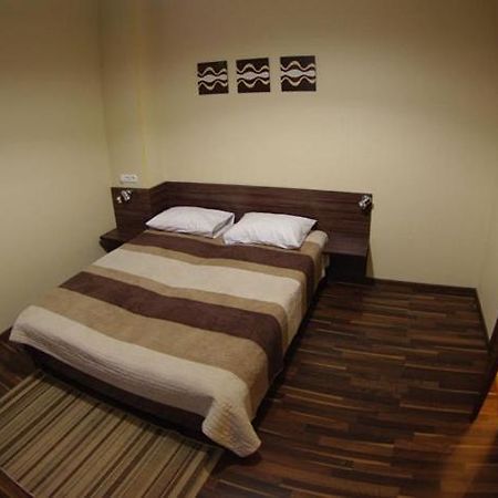 Hotel Darnitskiy Kiev Habitación foto